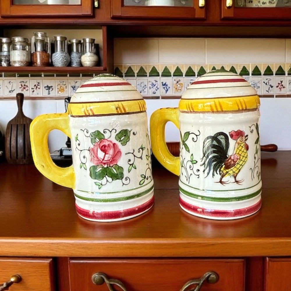 Vintage Salt and Pepper Shakers. “Rooster and Roses”